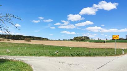 Bild: Portner
Die Straßenbaumaßnahmen für die Erschließung des neuen Gewerbegebietes Oberviechtach sollen in den nächsten Monaten starten. Für die Umlegung der Kosten hat der Stadtrat eine neue Satzung erlassen.
