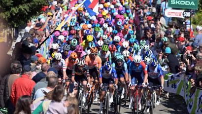 Bild: David Pintens/Belga/dpa
Dreimal mussten die Radprofis die bis zu 19 Prozent steile Mur von Huy hinauf.