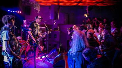 Bild: Christian Hertel
Beim Jubiläumskonzert von AKD war der Trio Club in Amberg bis auf den letzten Platz gerappelt voll