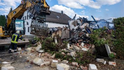Bild: Armin Weigel/dpa
Inzwischen konnten Brandermittler den Unglücksort begehen. (Archivbild)