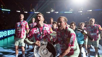 Bild: Uli Deck/dpa
Sie ist wieder da: Die Meisterschale der Handball-Bundesliga. (Archivbild)