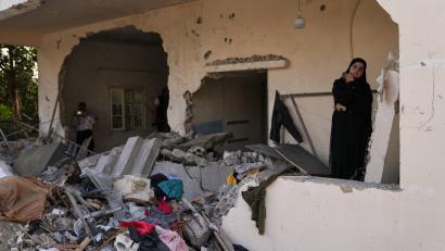 Bild: Hassan Ammar/AP/dpa
Zwischen Israel und dem Libanon gilt eine Waffenruhe - doch es gibt Hinweise, dass sie wackelt.(Archivbild)