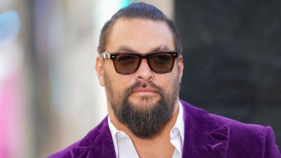 Bild: Scott A Garfitt/Invision/AP/dpa
Jason Momoa sendet Liebe an alle, die von den Fluten auf Hawaii betroffen sind. (Archivbild)