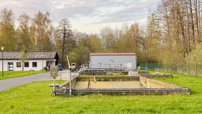 Bild: Krones
Kommunalunternehmen Kläranlage oder Verbesserungsbeiträge? Das war eine Frage, die eine kontroverse Diskussion auslöste. Über Verbesserungsbeiträge wird jetzt der Bürger nicht unerheblich über Jahre zur Kasse gebeten..