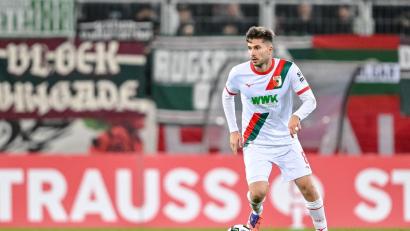 Bild: Harry Langer/dpa
Augsburgs Elvis Rexhbecaj wechselt zu seinem Jugendclub zurück. (Archivbild)