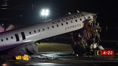 Bild: Ryan Murphy/AP/dpa
Die Maschine wurde schwer beschädigt.