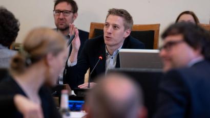 Bild: Sven Hoppe/dpa
Dominik Krause, designierter Münchner Oberbürgermeister, sondiert mögliche Bündnisse im Rathaus. (Archivbild)