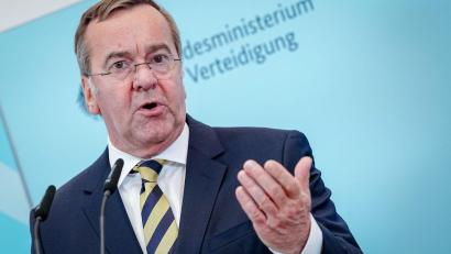 Bild: Kay Nietfeld/dpa
Verteidigungsminister Pistorius stellte in Berlin die erste deutsche Militärstrategie vor.