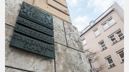 Bild: Armin Weigel/dpa
Wegen Misshandlung von behinderten Menschen in einem Wohnheim muss sich in Regensburg ein Pfleger vor Gericht verantworten. (Symbolbild)