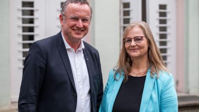 Bild: Daniel Vogl/dpa
Landesbischof Christian Koppl (l.) und Synodalpräsidentin Tanja Keller gehören zum Spitzenpersonal der evangelischen Kirche in Bayern.