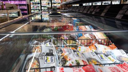 Bild: Sven Hoppe/dpa
Supermärkte und Discounter halten ein großes Angebot tiefgekühlter Produkte für Kunden bereit. (Symbolbild)