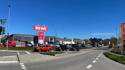 Bild: knz
Wo an der Dornischkreuzung bisher eine Tankstelle stand, kann man nun Lebensmittel und Drogerieprodukte einkaufen.