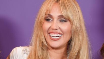 Bild: Chris Pizzello/Invision/AP/dpa
Miley Cyrus bei der Premiere von „Hannah Montana 20th Anniversary Special“ in Los Angeles.