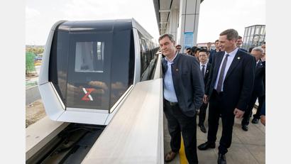 Bild: Peter Kneffel/dpa
Die Magnetschwebebahn in Nürnberg hatte Ministerpräsident Söder ins Spiel gebracht und vorangetrieben. (Archivbild)