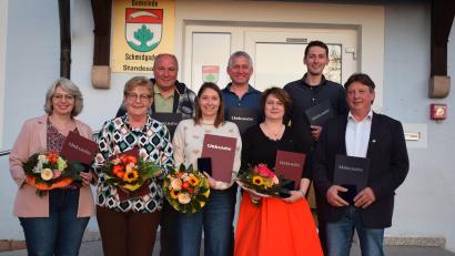 Bild: bnr
Diese Gemeinderäte sind in der nächsten Legislaturperiode nicht mehr im Gemeinderat Schmidgaden vertreten: Michaela Dirrigl, Rosina Kurz, Ramona Obendorfer, Theresia Dobler, Andreas Altmann (vorne von links), Christian Pröls, Gerhard Schmidl und André Ries (hinten von links).