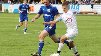 Bild: war
Auf Martin Pasieka (links) ist Verlass. Der Torjäger des SV Etzenricht erzielte beim ersten Saisonauswärtserfolg seiner Mannschaft beide Treffer.