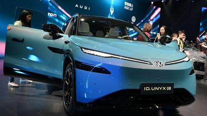 Bild: Johannes Neudecker/dpa
Mit dem in China entwickelten E-Modell D.Unyx 08 will VW dort wieder Boden gutmachen. (Archivbild)