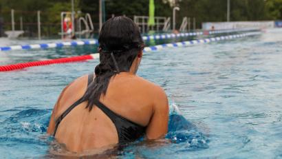 Archivbild: Lea Stecher
Es dauert nicht mehr lange, bis Schwimmerinnen und Schwimmer wieder ihre Bahnen im Weidener Schätzlerbad ziehen können.