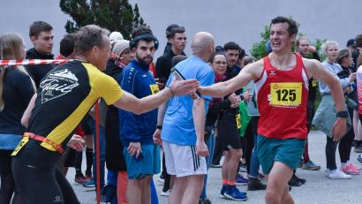 Archivbild: Stephan Huber
Noch bis zum 3. Mai sind Anmeldungen für den Landkreislauf Amberg-Sulzbach möglich, der bei Läufern sehr beliebt ist und heuer zum 40. Mal veranstaltet wird.