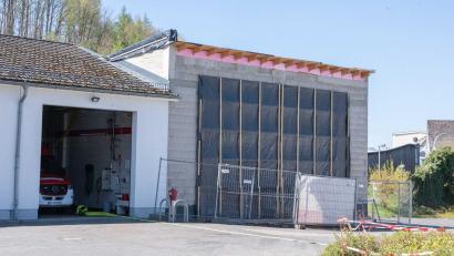 Bild: Benjamin Westhoff/dpa
Das Feuerwehrgerätehaus war mit 250.000 Euro Baukosten geplant.