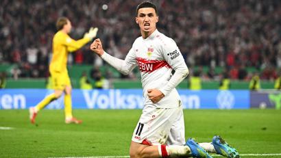 Bild: Tom Weller/dpa
Musste sich während des Spiels auf dem Platz übergeben: Stuttgarts Bilal El Khannouss.