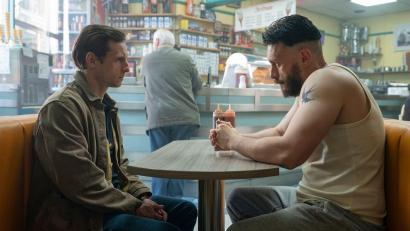 Bild: Warner/HBO Max /dpa
Jamie Bell (links) als Niall und Richard Gadd als Ruben in einer Szene der Miniserie „Half Man“. Die sechs Folgen erscheinen wöchentlich zwischen dem 24. April und 29. Mai bei HBO Max.