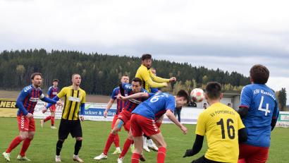 Bild: Gebert
Kreisliga-2-Spitzenreiter SV Poppenreuth (gelb-schwarze Trikots, Szene aus der Partie gegen den ASV Wunsiedel, 2:1) gastiert am Sonntag beim Tabellenvierten TSV Konnersreuth.