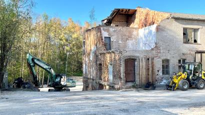 Bild: Gabi Schönberger
Die Bagger sind fertig mit der Bodensanierung des Tritschler-Areals in Neustadt/WN. Die Hoffnung auf einen Park statt der Industrieruinen scheinen sich aber zu zerschlagen.