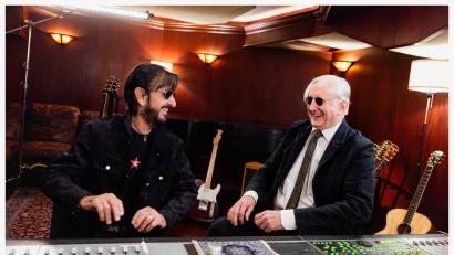 Bild: Scott Ritchie/Universal Music/dpa
Die Arbeit an „Look Up“ mit T Bone Burnett machte dem Ex-Beatle Ringo Starr (links) so viel Spaß, dass er jetzt nachlegt.