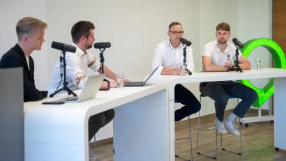 Bild: Marina Gube
Powerplay-Live-Podcast mit Jürgen Rumrich und Luca Gläser von den Blue Devils Weiden.