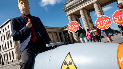 Bild: Fabian Sommer/dpa
„Eine Atomwaffe sollte niemals von irgendjemandem eingesetzt werden dürfen“, meint Donald Trump. (Archivbild)