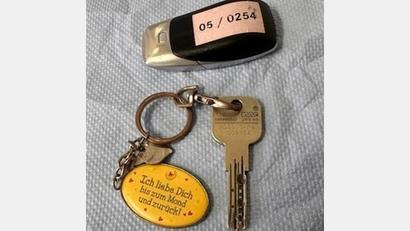 Symbolbild: Polizei Schwandorf
Die Polizei Schwandorf sucht die Besitzer von Schlüsseln, die bei einem festgenommenen Dieb gefunden wurden.