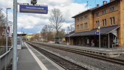 Symbolbild: Wolfgang Steinbacher
Unbekannte haben an der Haltestelle Sulzbach-Rosenberg Steine und Äste auf die Schienen gelegt.