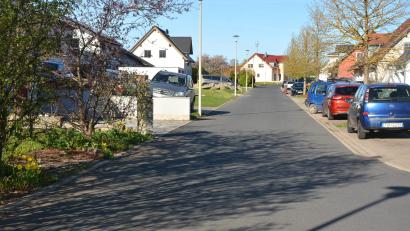 Bild: jr
Keine Schrittgeschwindigkeit für die Andorfer Straße in Konnersreuth. Der Marktrat lehnte mehrheitlich diesen Antrag ab. Es bleibt bei einer Tempo-30-Zone.