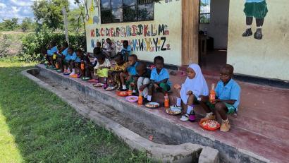 Bild: ihl
Die Kinder bekommen in der Schule in Sokoine zuverlässig ein Mittagessen.