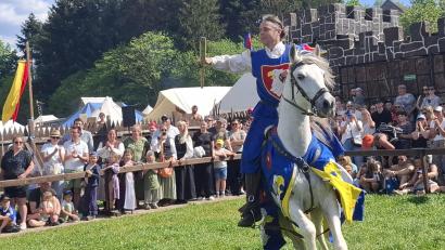 Bild: jua
Das Ritterturnier gehört zu den Höhepunkten beim Mittelalter-Fest auf Schloss Guteneck, das heuer am verlängerten Wochenende von 1. bis 3. Mai stattfindet.