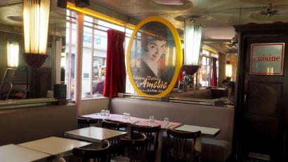Bild: Rachel Boßmeyer/dpa
Ein Blick in das „Café des Deux Moulins“, in dem die Hauptdarstellerin Audrey Tautou in „Die fabelhafte Welt der Amélie“ als Kellnerin arbeitet.