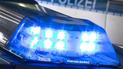 Bild: Friso Gentsch/dpa
Die Polizei sucht nach der Autofahrerin. (Symbolbild)