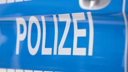 Symbolbild: Boris Roessler/dpa
Eine Frau aus dem Landkreis Amberg-Sulzbach fährt wiederholt unter Drogen zur Polizei.