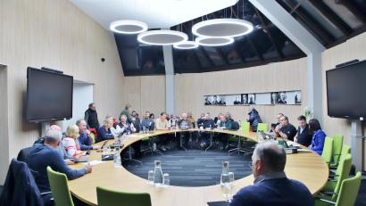 Bild: Thomas Dobler
Im Ratssaal des Schwarzenfelder Rathauses wird künftig ein Marktratsgremium tagen, das politisch ganz anders zusammengsetzt ist als das bisherige. Das wirft auch die Frage auf, wer die beiden stellvertretenden Bürgermeister werden.