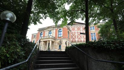 Archivbild: Karl-Josef Hildenbrand/dpa
Das weltberühmte Festspielhaus in Bayreuth wird in diesem Jahr nachgebaut für ein Kinder- und Jugendprogramm.