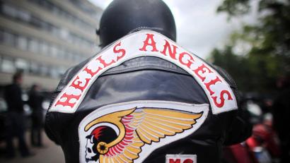 Bild: picture alliance / Fredrik von Erichsen/dpa
Der Mann soll vor elf Jahren in einer Kölner Kneipe als Chef der Kölner Hells Angels einen 29-Jährigen erschossen haben. (Symbol)
