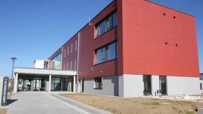 Bild: Konrad Rosner
Für das Wärmedämmverbundsystem der Jobst-vom-Brandt-Schule sind Nachbesserungen nötig. Die Kosten dafür belaufen sich auf 31.296,82 Euro brutto. Der Stadtrat stimmte dem Nachtrag einstimmig zu..