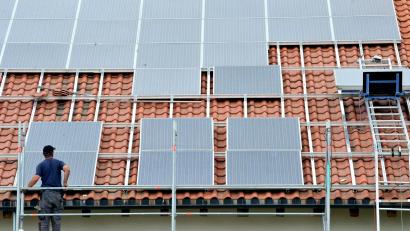 Symbolbild: Rolf Haid
Ein technischer Defekt führte zu einem Brand einer Solaranlage in Weiden. Der Schaden beträgt 100.000 Euro.