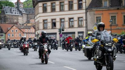Bild: Pia Bayer/dpa
Die Sternfahrt in Kulmbach ist laut Innenministerium das größte Bikertreffen Süddeutschlands.