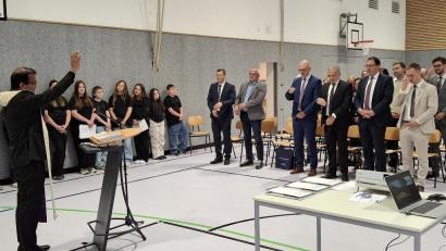 Bild: soj
Pfarrer Pater Anish George erteilte den kirchlichen Segen für die renovierte Schule.