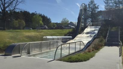 Bild: sne
Schon seit 2023 in Betrieb, aber erst jetzt in die Badeordnung aufgenommen: Die Free-Fall- und die Breitrutsche.