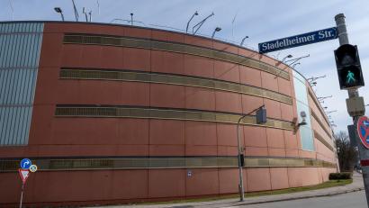 Bild: Peter Kneffel/dpa
In der Frauenabteilung der JVA München soll sich der Vorfall ereignet haben. (Archivbild)