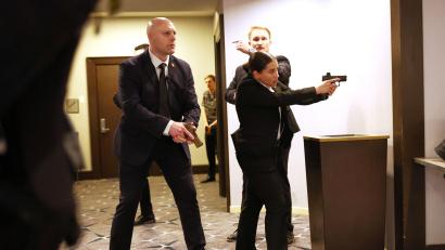 Bild: Tom Brenner/AP/dpa
Für die Sicherheit der Veranstaltung waren unter anderem Agenten des Secret Services zuständig.