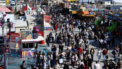Bild: Felix Hörhager/dpa
Der Unfall ereignete sich auf dem Münchner Frühlingsfest. (Archivbild)